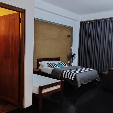 Monarch Ella Hotel Luaran gambar