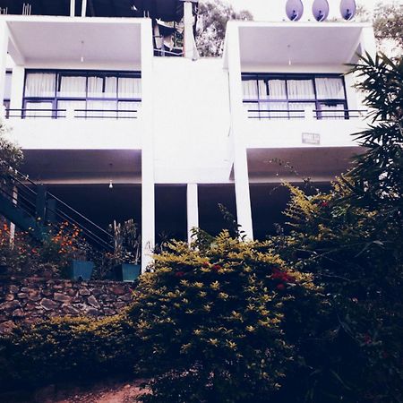 Monarch Ella Hotel Luaran gambar