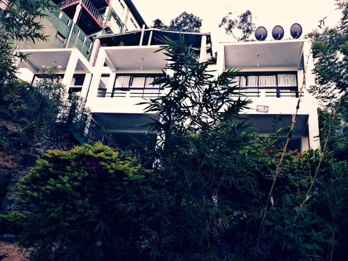 Monarch Ella Hotel Luaran gambar