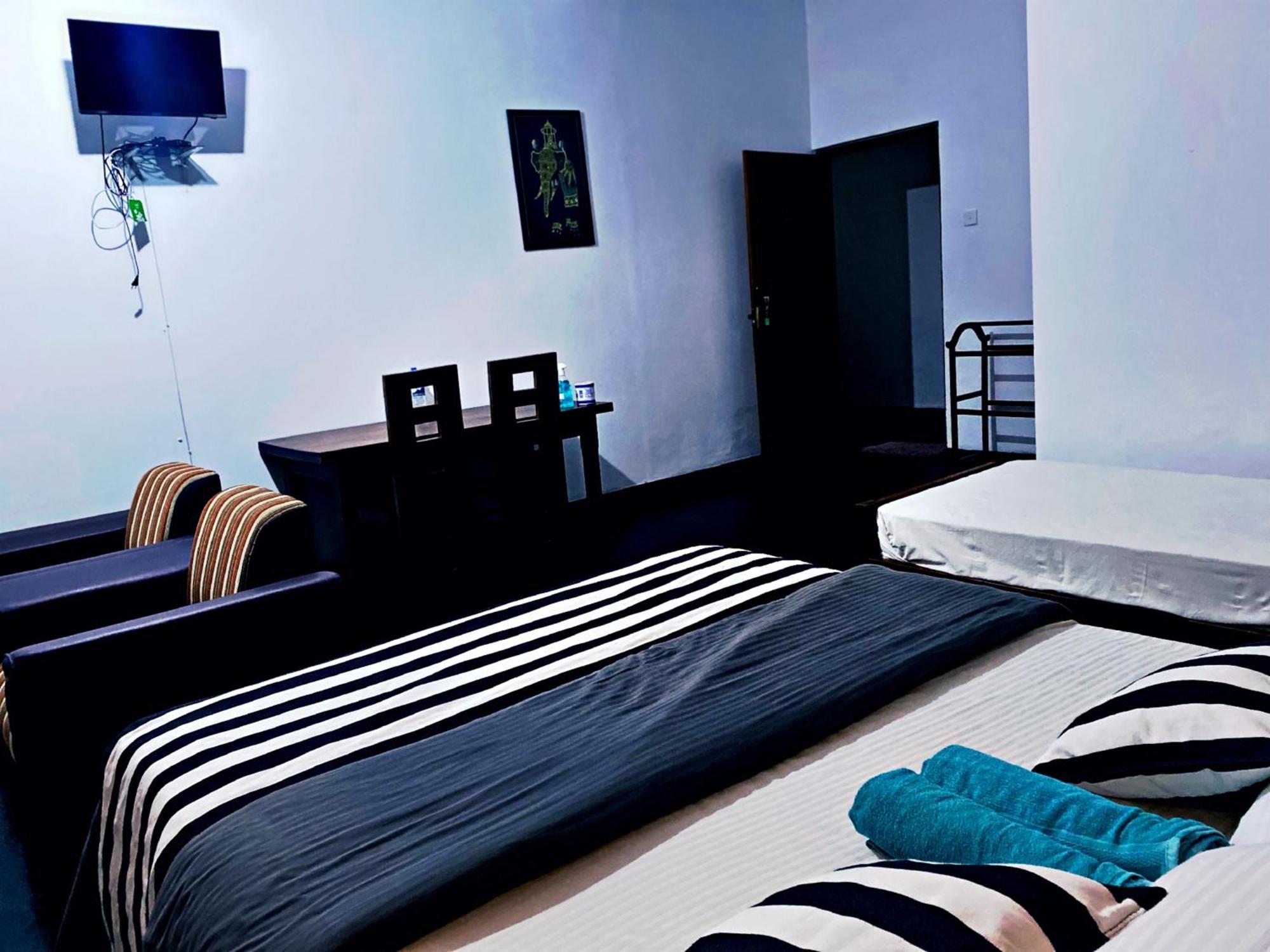 Monarch Ella Hotel Luaran gambar