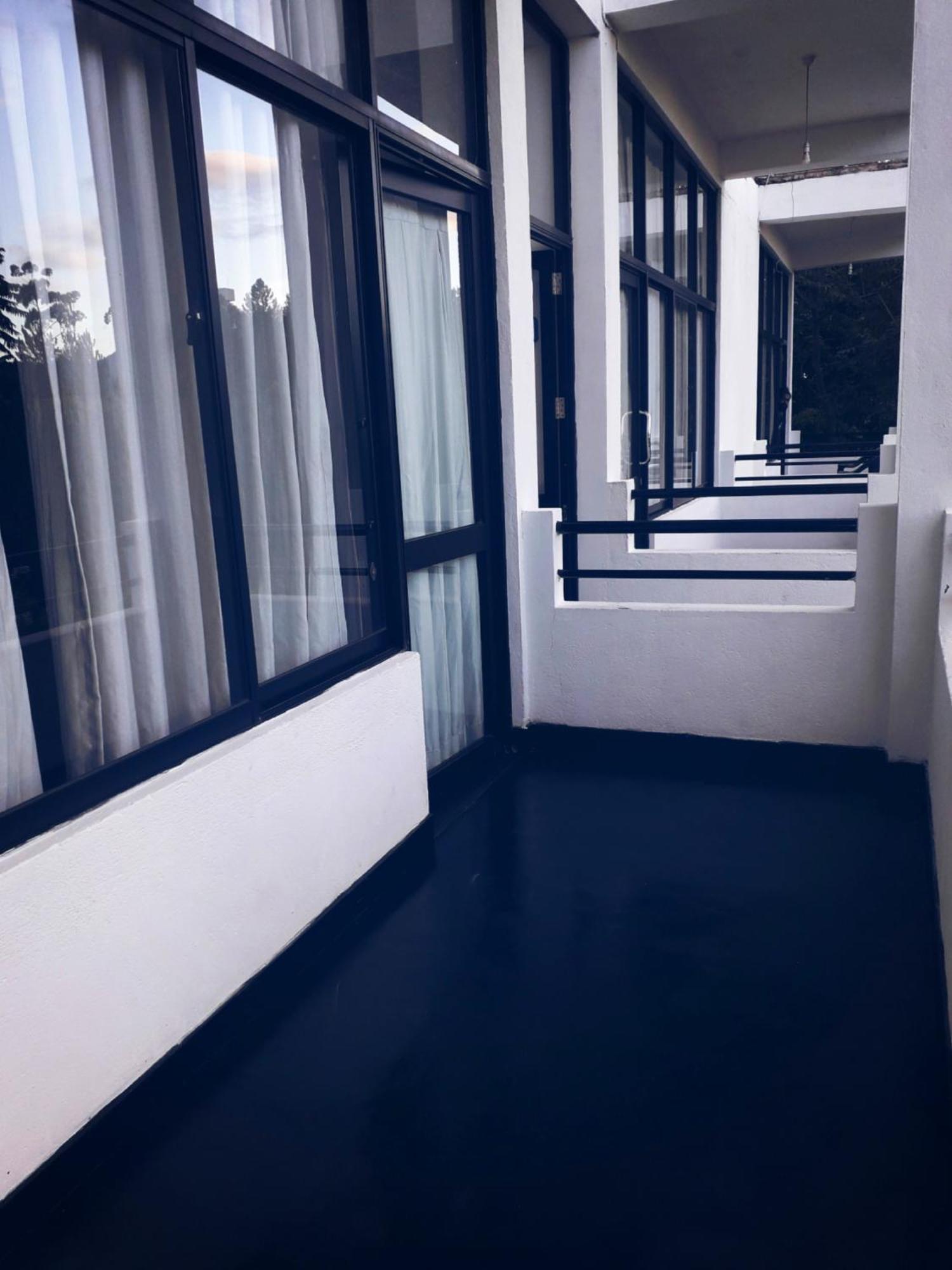 Monarch Ella Hotel Luaran gambar