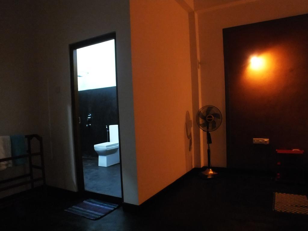 Monarch Ella Hotel Luaran gambar
