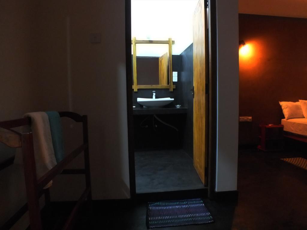 Monarch Ella Hotel Luaran gambar